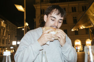 Bellys - Der Nachtwürstelstand am Grazer Hauptplatz